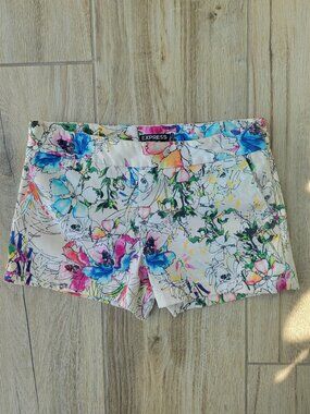 Express High-Waisted Watercolor Floral Shorts – Vibrant Multi-Color